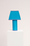 Le Luminaire Bill & Solange, une couleur pop pleine de caractère. C'est pas Versailles