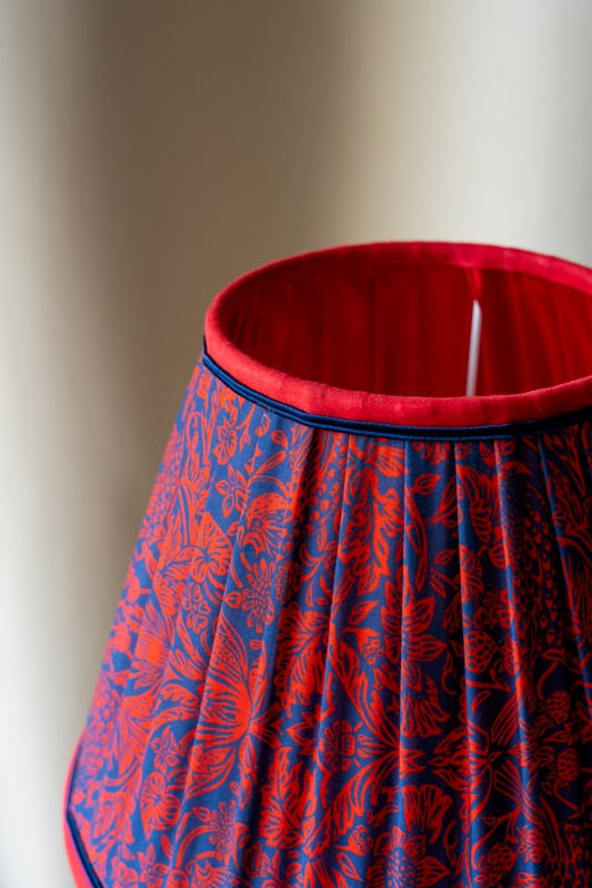 Abat-jour Judith, charme romantique et artisanal. C'est pas Versailles;