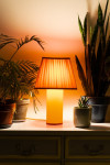 Luminaire Etienne & Delphine, couleur pop pour artisanat moderne. C'est pas versailles.