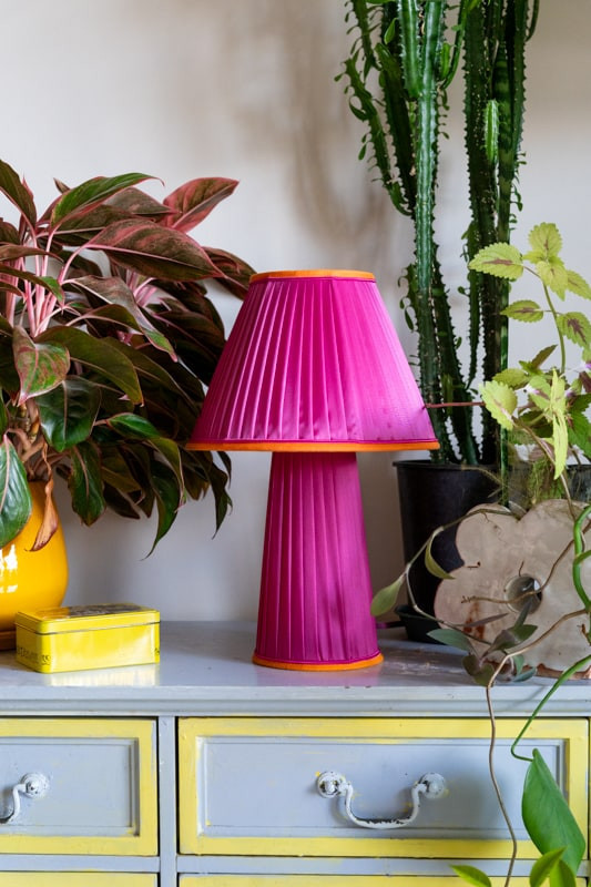 Luminaire Delphine & Etienne, une pièce originale et artisanale. C'est pas Versailles.