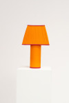 Luminaire Etienne & Delphine, couleur pop pour artisanat moderne. C'est pas versailles.